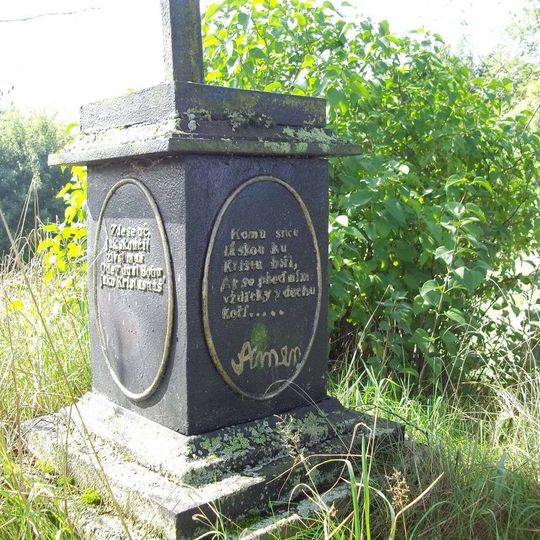 Kříž západně od Věžné nad cestou