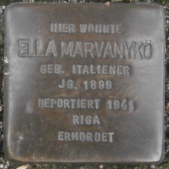 Stolperstein en memoria de Ella Marvanykö