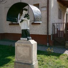 Statua