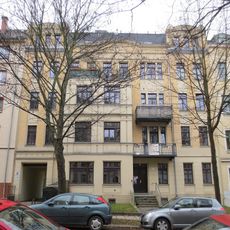 Mietshaus in geschlossener Bebauung mit Vorgarten Franz-Mehring-Straße 3