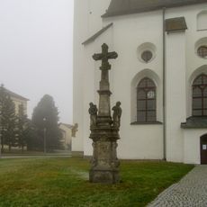 Kříž ve Velkých Losinách u kostela