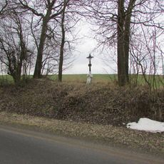 Kříž západně od Arneštovic u silnice do Košetic