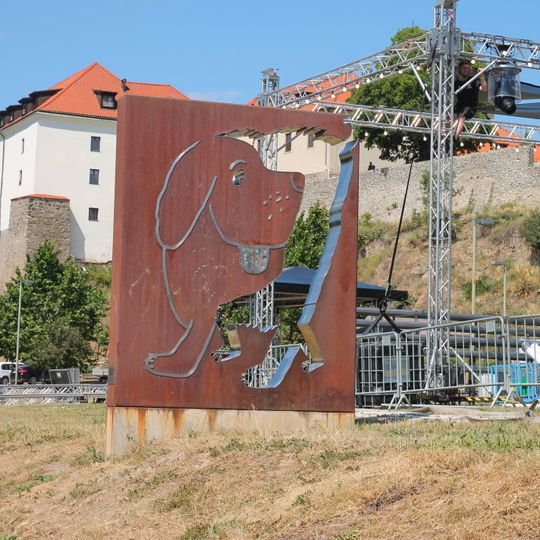 Sculpture of Maxipes Fík