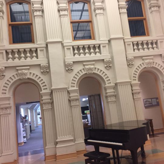 Restes de la façade de l’hôtel Empire