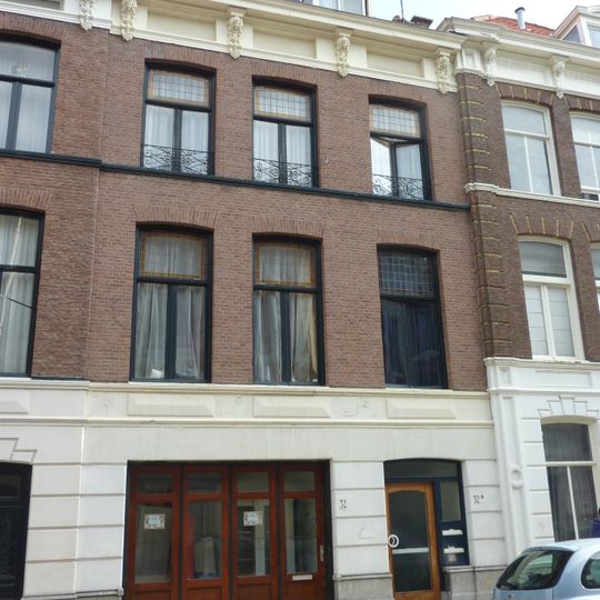 Herenhuis op rechthoekige plattegrond in eclectische stijl