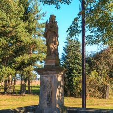 Socha sv. Jana Nepomuckého na podstavě