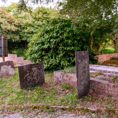 Stephens And Graham Chest Tombs And 3 Headstones