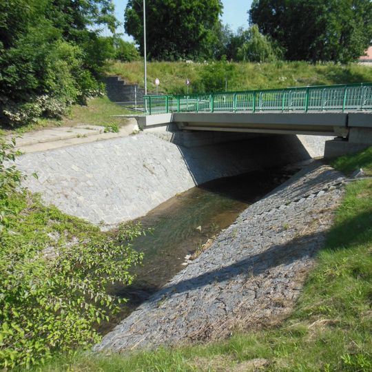 Most silnice II/242 přes Únětický potok v Roztokách