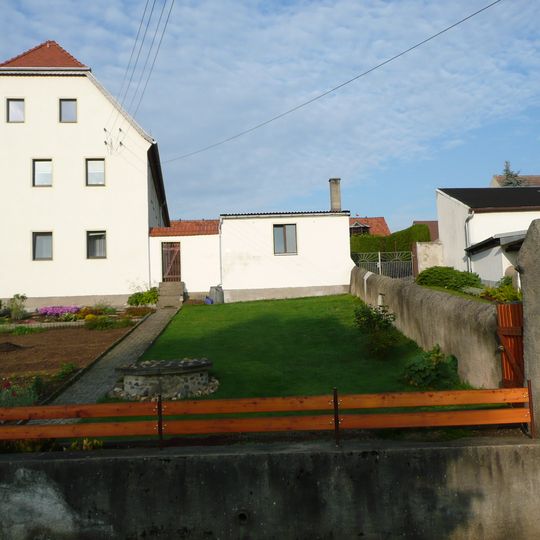 Wohnstallhaus, Scheune und Taubenhaus eines ehemaligen Dreiseithofes Dammweg 33
