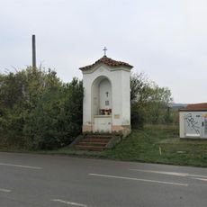 Kaplička v Hlavní ulici v Bašti