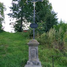 Kříž u lávky přes Lužničku v Horním Podluží