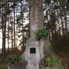 Pomník padlým letcům na severním okraji Předního Chlumu