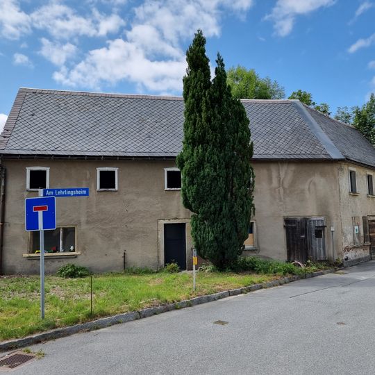 Wohnhaus über stumpfwinkligem Grundriss in Ecklage Am Lehrlingsheim 1