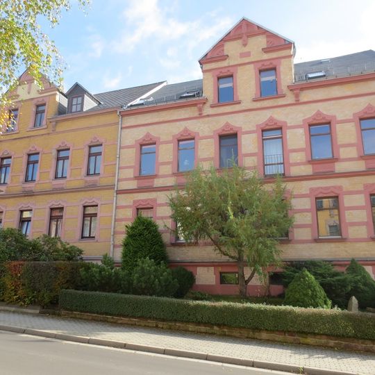 Doppelmietshaus in offener Bebauung mit Vorgarten; Lichtenauer Straße 4; 6