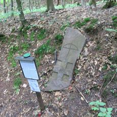 Křížový kámen u silnice z Košova do Peklovsi