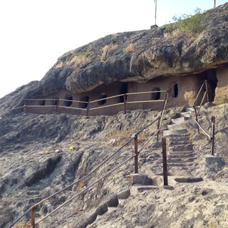 Kadia Dungar caves