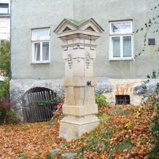 Ozdobný sloup u domu 340 v České Kamenici