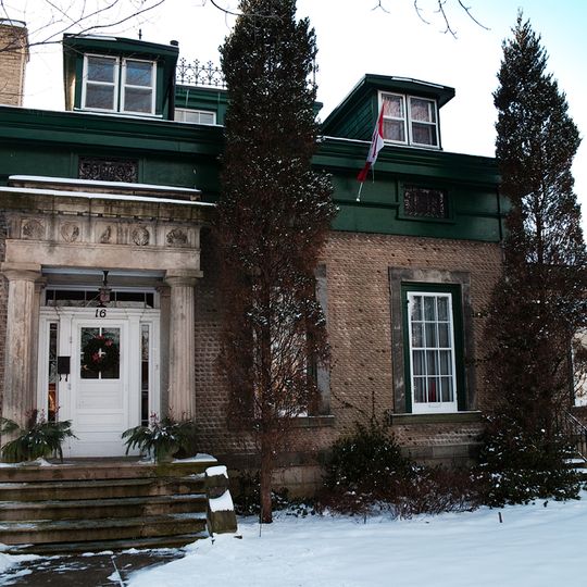 16 Broadway Street West