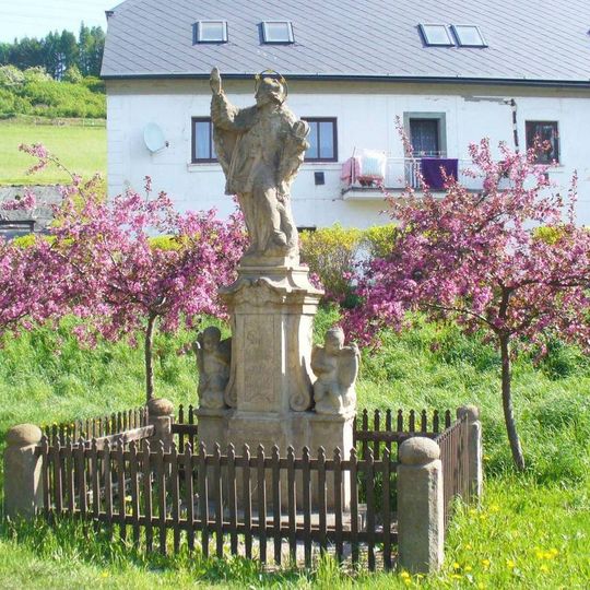 Socha svatého Jana Nepomuckého v severní části Pecky