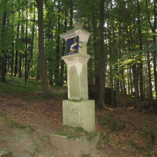 Boží muka na křížové cestě u Kamenice nad Lipou - 9. zastavení