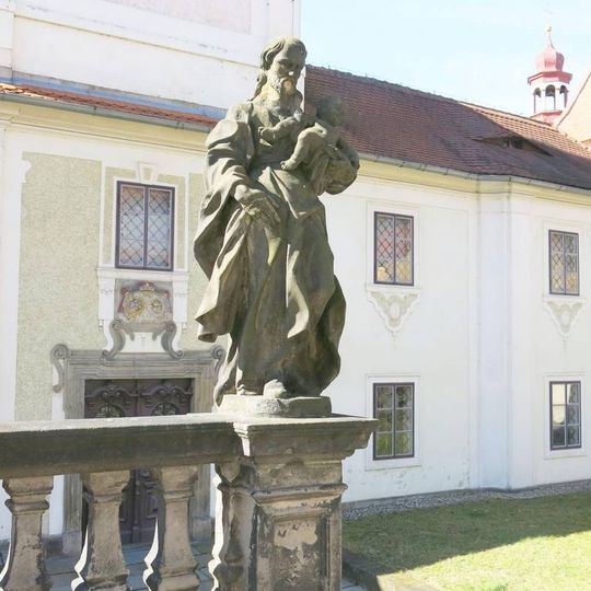 Socha svatého Josefa na balustrádě před Loretou v Rumburku