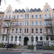 Mietshaus in geschlossener Bebauung mit Vorgarten Weststraße 33