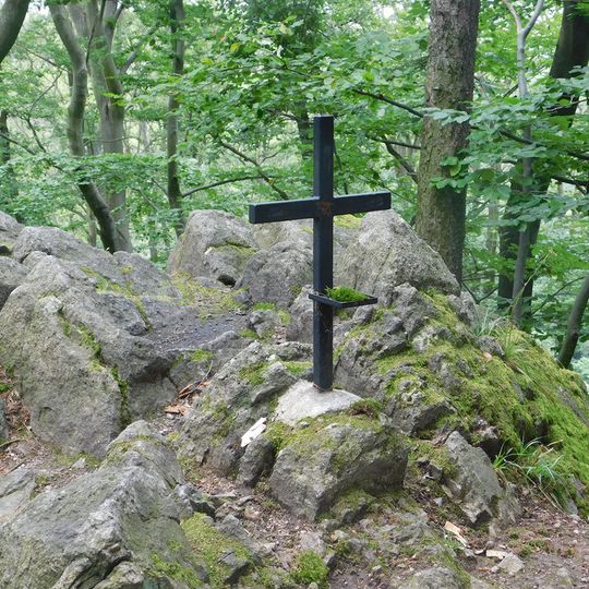 Kříž na zřícenině hradu Šember