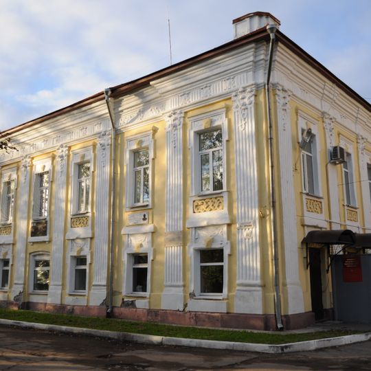 Naberezhnaya VI Armii, 111