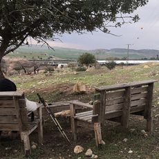 זולה (פינת חמד לנוח ולאכול) עם נוף יפה לכיוון דרום