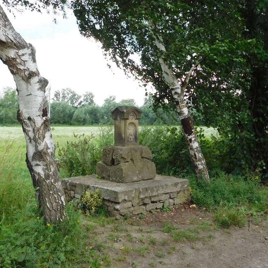 Kříž jižně od Zvole u polní cesty