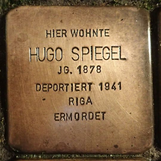 Stolperstein en memoria de Hugo Spiegel