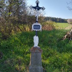 Kříž mezi Jezvinou a Oním Světem