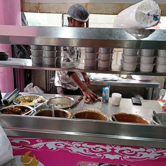Raju Chur Chur Naan Wale