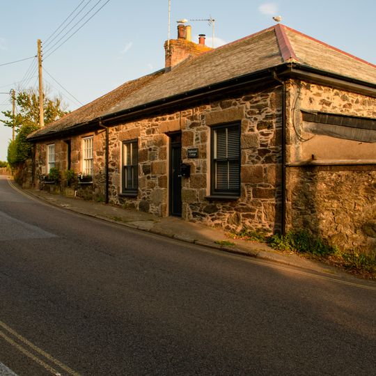Lunn-Aire And Adjoining House