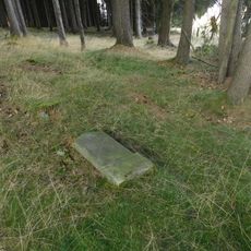 Kříž v lese západně od Vysoké