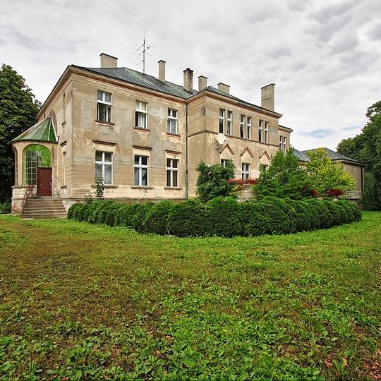 Zespół pałacowy w Węgiercach