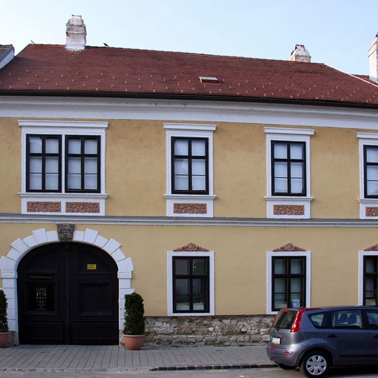 Hauptstraße 9