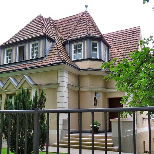 Einfamilienhaus & Einfriedung Machandelweg 8