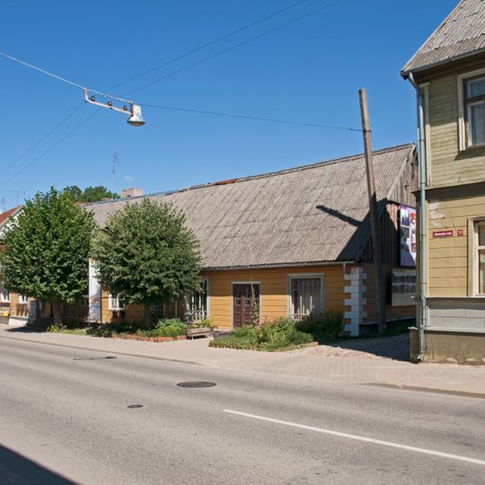 Dzīvojamā ēka un noliktava