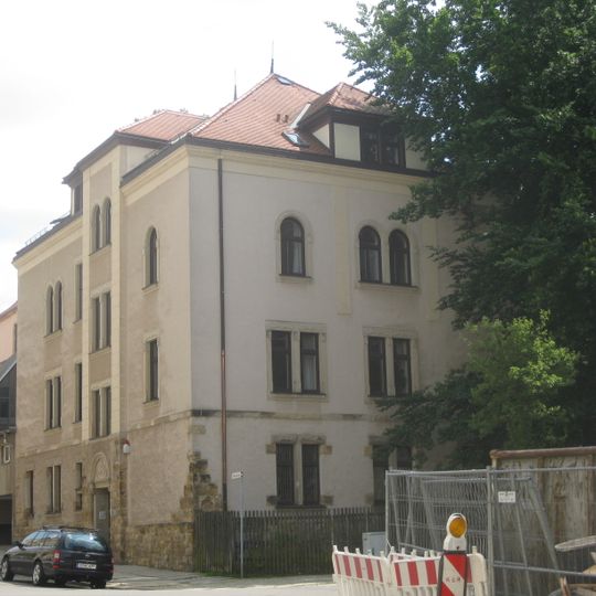Katholisches Pfarrhaus in offener Bebauung Gießerstraße 36