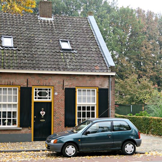 Wevershuisje met pannen zadeldak