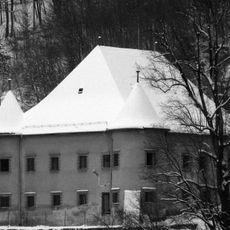 Rod. Balassovcov, Burg