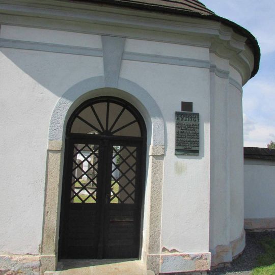 Socha anděla posledního soudu ve středu Dolního hřbitova ve Žďáře nad Sázavou