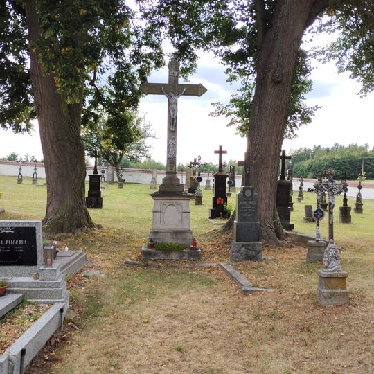 Kříž na hřbitově v Žumberku