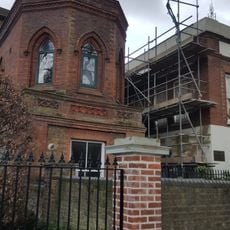 16, Victoria Park Square E2