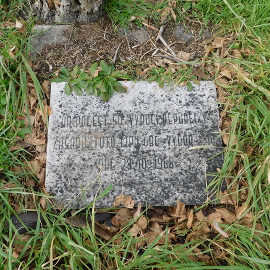 Lípa republiky - památník 50. výročí vzniku Československa v Radotíně