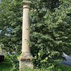 Sloup se sochou sv. Jana Nepomuckého v Úněticích