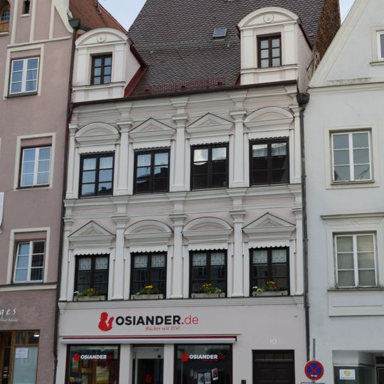 Wohn- und Geschäftshaus