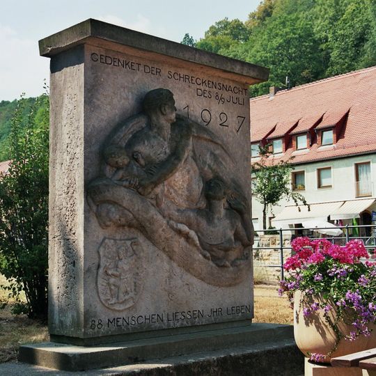 Hochwasserdenkmal mit Gedenkstein Sebastian-Kneipp-Straße -