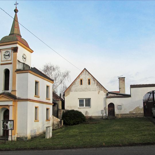 Kaple na návsi v Dubčanech